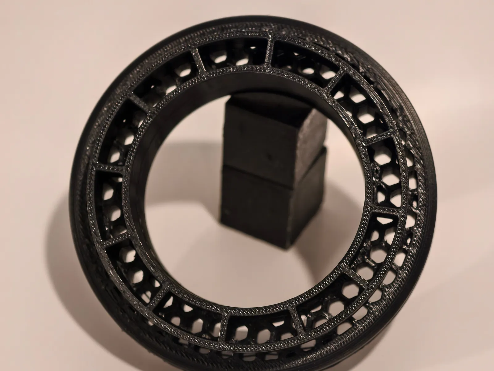 Portamanómetro de 52 mm para Seat Ibiza 6J en su acabado de costillas rectas, visto de frente
